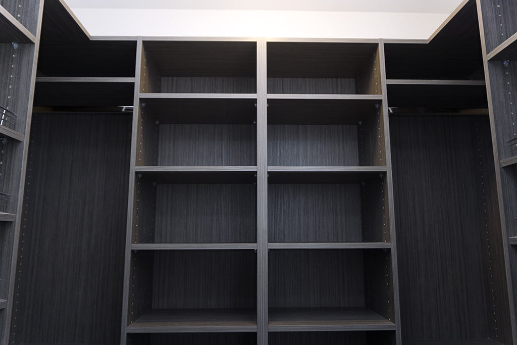 DarkCloset01