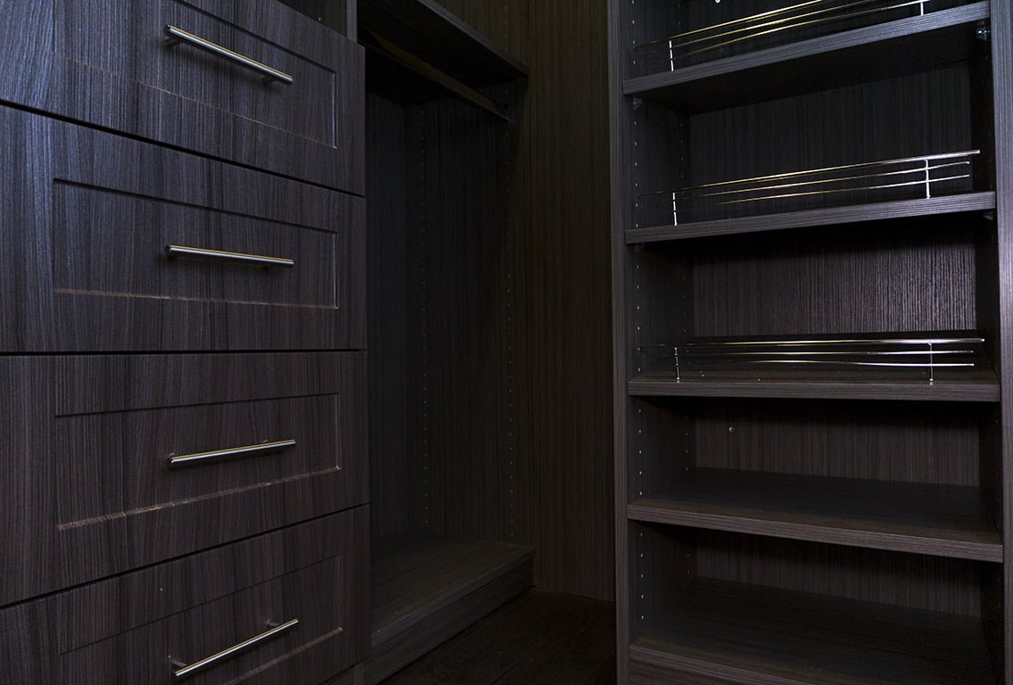 DarkCloset03